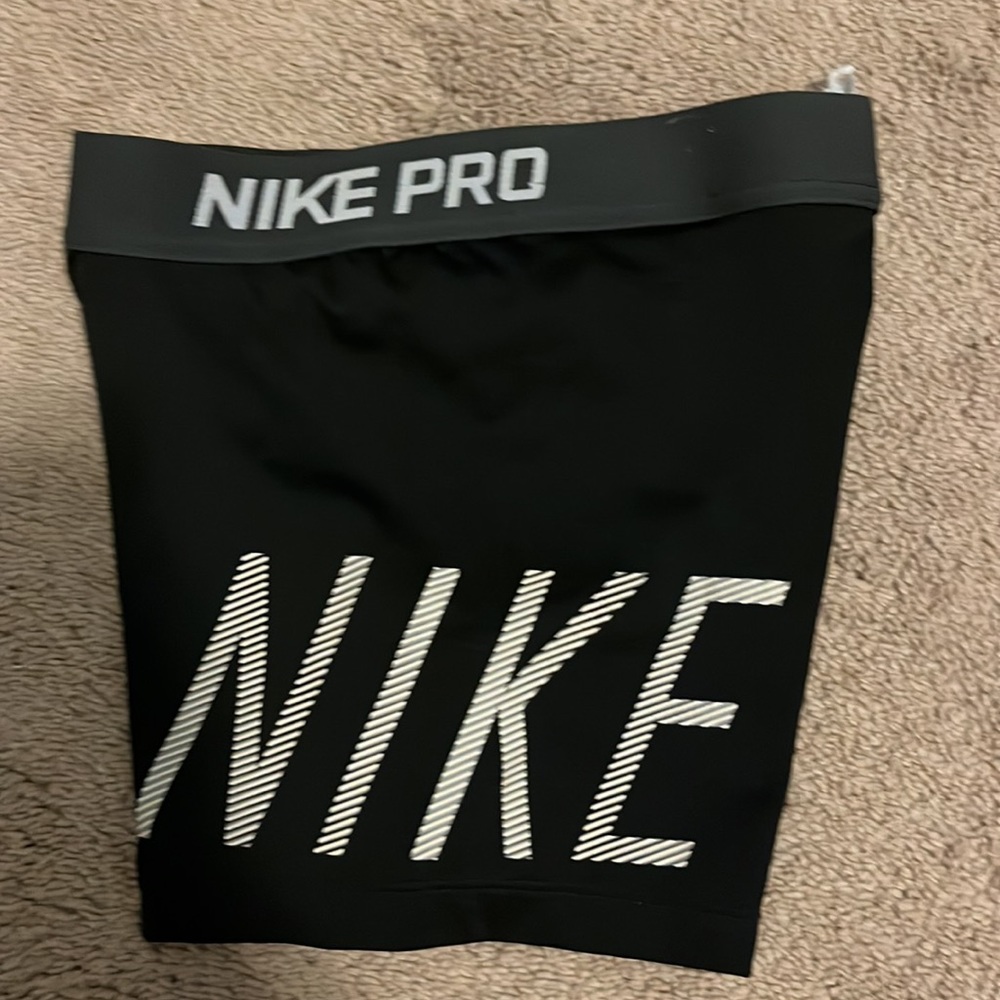 Nike Pros - Picture 2 of 4